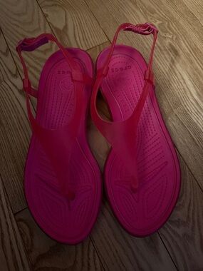 CROCS Women’s Bright Pink T-Strap Slingback Sandals